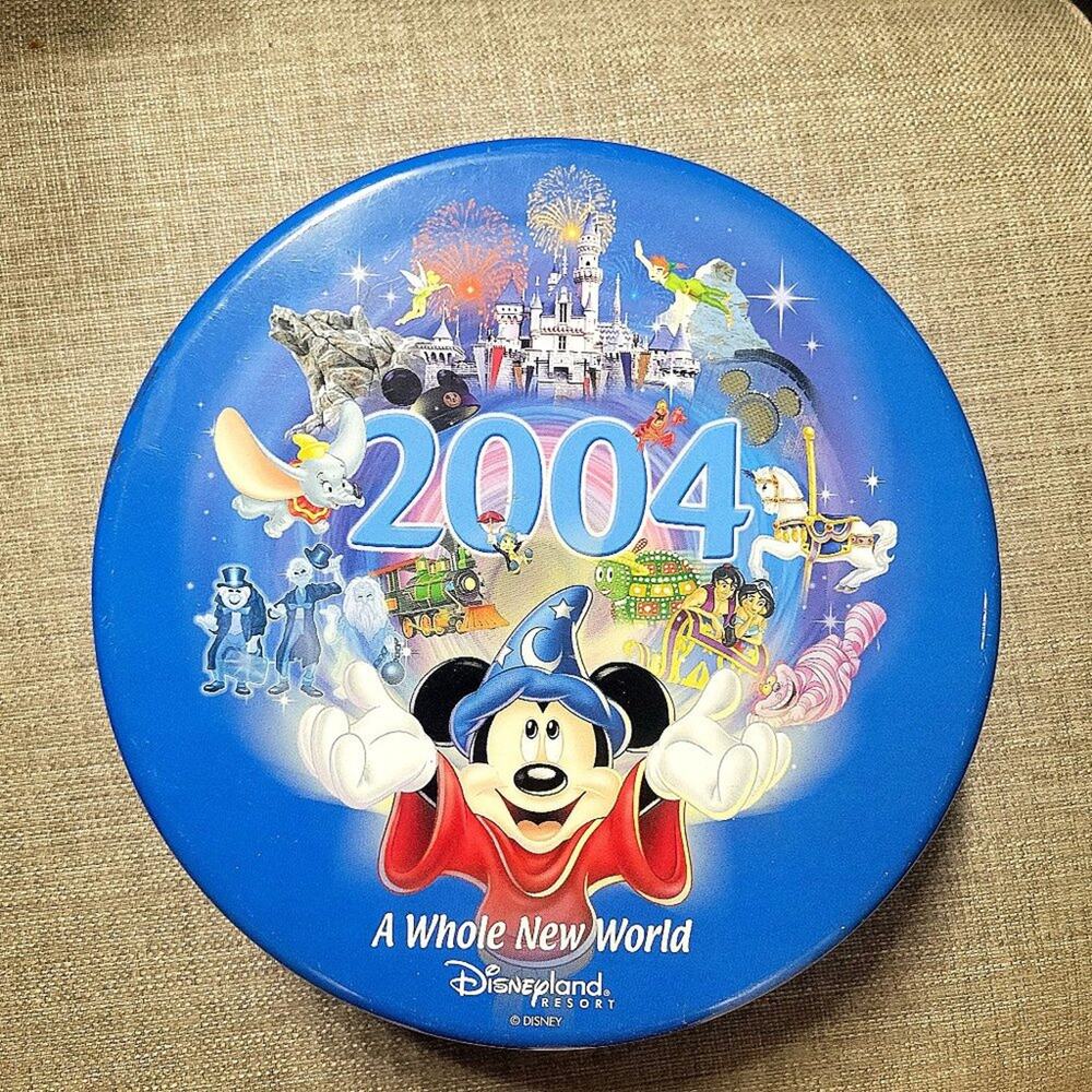 Disneyland Resort A Whole New World 1000 Piece Puzzle Rare 2004 Round Tin